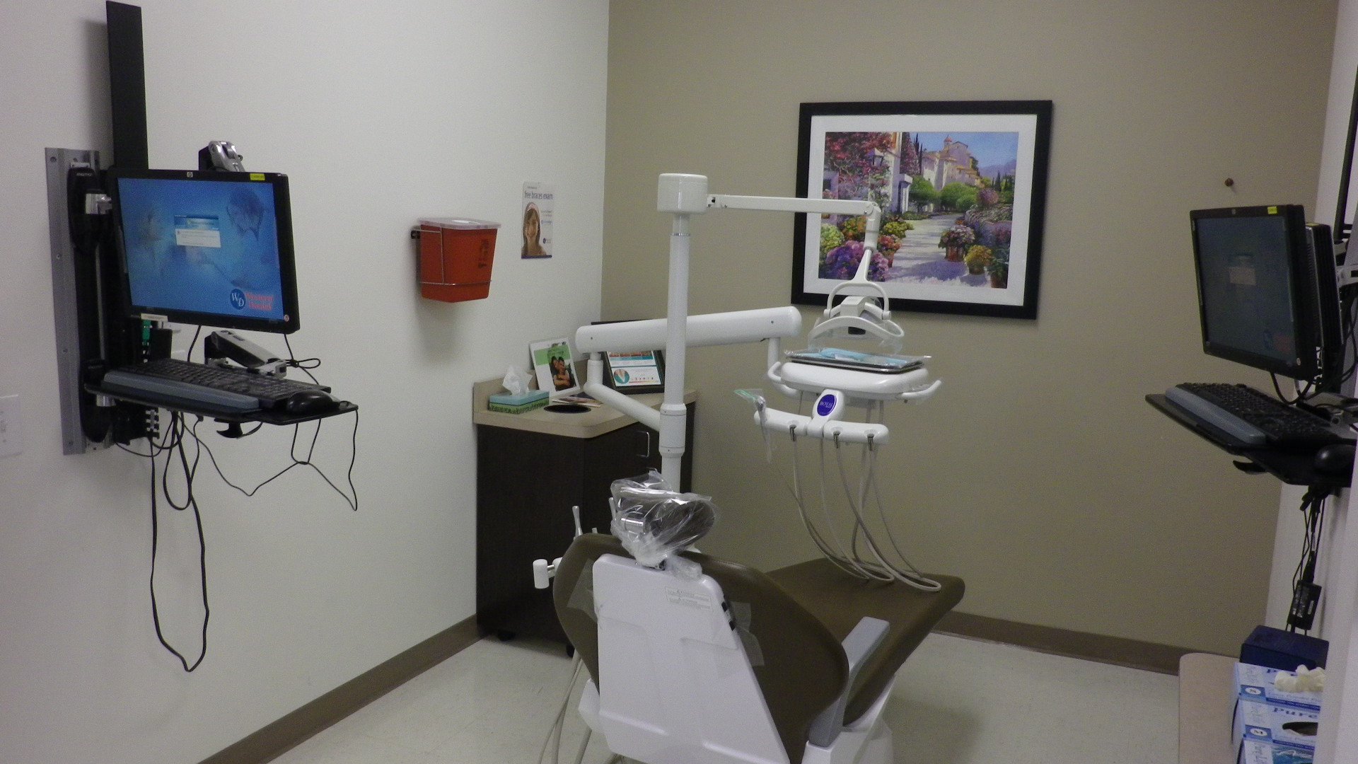 Dentist chair facing away.jpg?lang=en